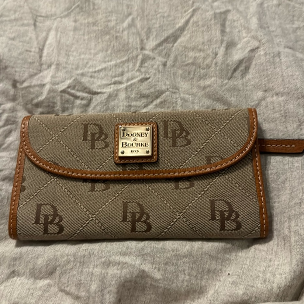 Dooney and Bourke wallet